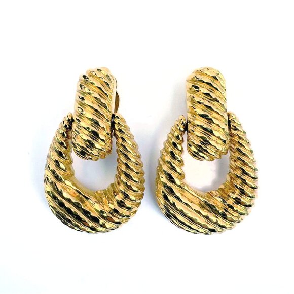 St. John doorknocker textured gold tone runway CLIP earrings - Picture 3 of 6